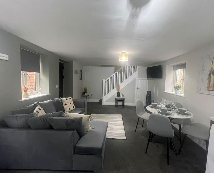 Cedar House - 2 Bed House With Free Parking In Town Centre! By Shortstays4U King's Lynn Exteriör bild