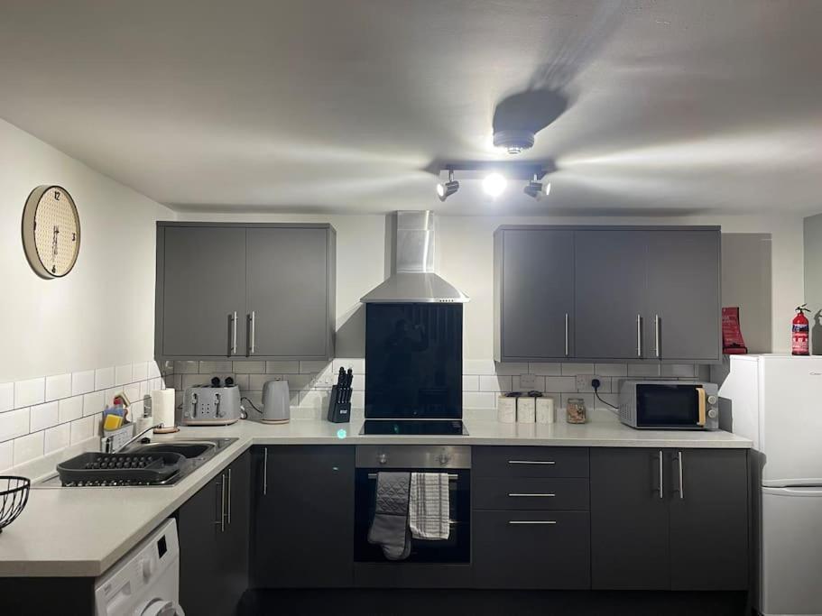 Cedar House - 2 Bed House With Free Parking In Town Centre! By Shortstays4U King's Lynn Exteriör bild